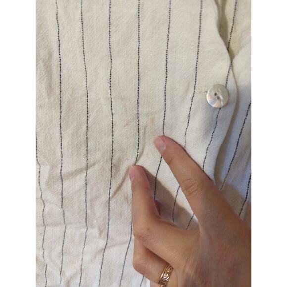 RTR Donni. White Black Pinstripe Sleeveless Button Front Vest Size Medium tank - Picture 5 of 9